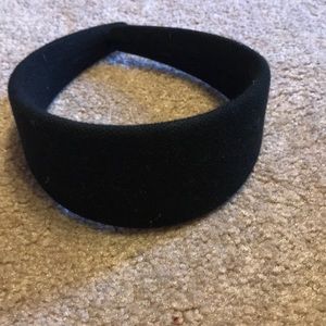 Lacoste black head band.